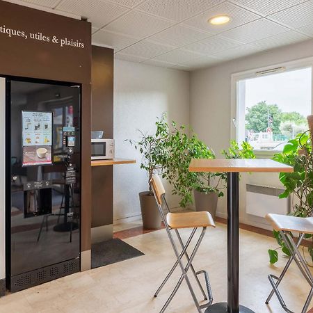 B&B HOTEL Lyon Grand Stade Meyzieu Buitenkant foto