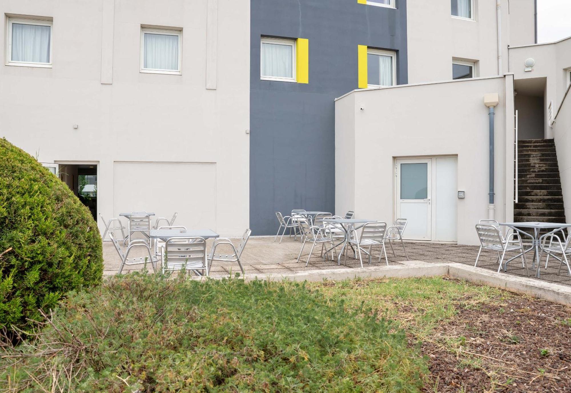 B&B HOTEL Lyon Grand Stade Meyzieu Buitenkant foto