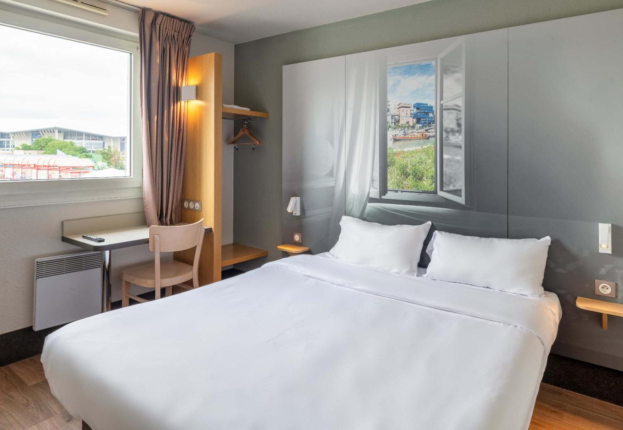 B&B HOTEL Lyon Grand Stade Meyzieu Buitenkant foto