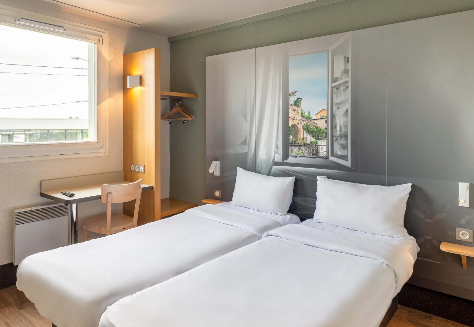B&B HOTEL Lyon Grand Stade Meyzieu Buitenkant foto